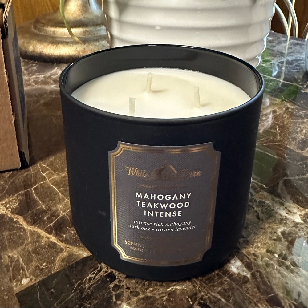 White Barn Mahogany Teakwood Intense 3-Wick Candle